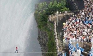 Sure tourist still come to see the falls - they spoend a few hours and see the ruined city and bolt off to Canada or other places that are not in disrepair and decay.