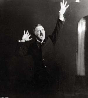 foto-foto-hitler-yang-seharusnya-dimusnahkan-3-640x710