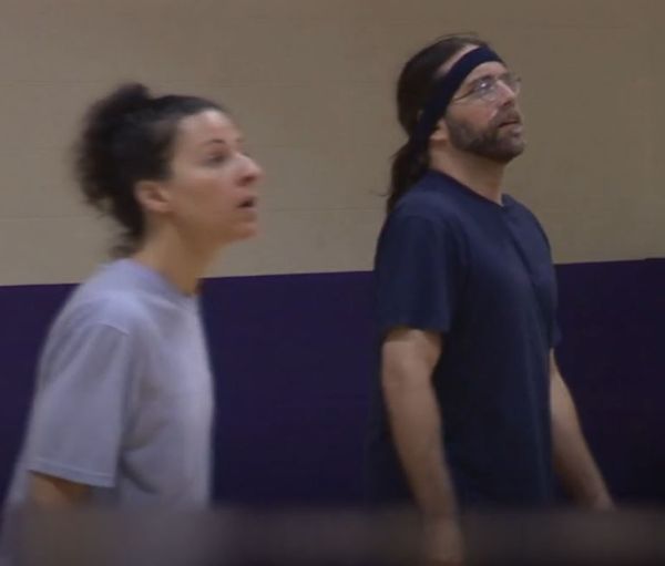 Lauren Salzman and Keith Raniere on the volleyball court.