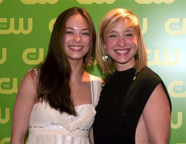 Kristin Kreuk got out of NXIVM - Allison Mack did not. Allison faces years in prison.