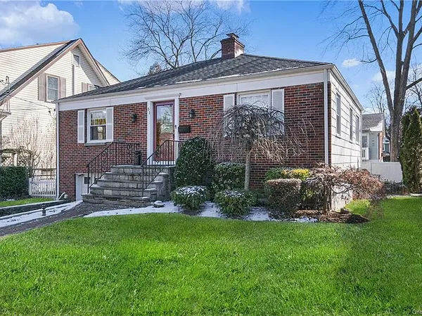 On April 18, 2023 - a month and nine days before she announced she was about to end her life in Switzelrand - Catherine Kassenoff bought this home in Larchmont, New York.
