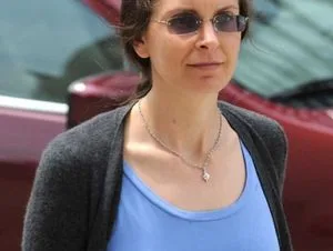 Many believe Clare Bronfman, in the service of her master, Keith Raniere, purchased property on Wakaya Island to facilitate his escape from US arrest and extradition.