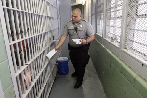 How to communicate with Raniere; help him get through boring days in prison