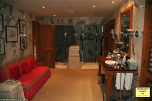 Second-floor bathroom-lounge.