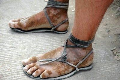 Reader: you’re not worthy to clean the dust off Raniere’s feet