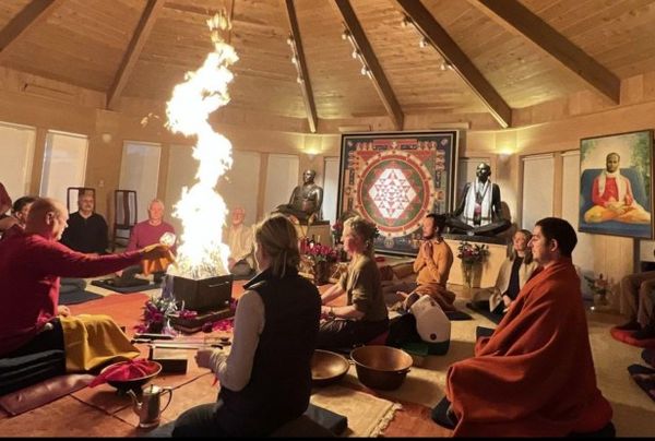 The Swami Chetananda allows his students to learn from him,