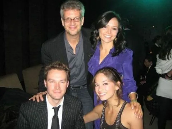 Mark Vicente and Sarah Edmondson - standing - Mark Hildreth and Kristin Kreuk below.