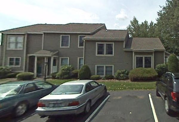 Keith Raniere maintained a private town house at 8 Hale Drive for mentoring female students. The town house, which is referred to as 'The Library', has a commodious hot tub which is said to relax the female students who Raniere consents to teach.