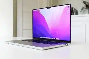 Why did state police investigator Rodger Kirsopp want John Tighe to sign for an Apple computer he did not possess?