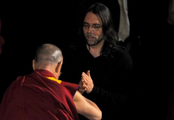 The Dalai Lama bows before Keith Alan Raniere, leader of Nxivm.