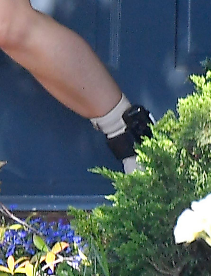 Allison Mack Ankle Monitor Photos Used to Demonstrate Silly Conspiracy Theories