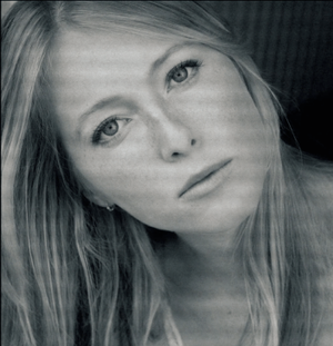 Seduced Pics Episode 3 - India Oxenberg