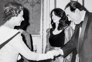 maxwells and the queen