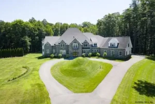 Sarah Bronfman Drive 