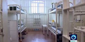 A look at a prison cell similar to the one Allison Mack now lives in.