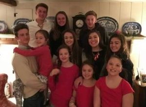 Kelly Grohs extended family with Sophia & Evie