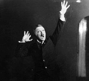 ktt_11-7_-doc-tai-hitler-0_kienthuc