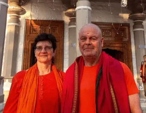 December 2015 Sharon Ward 

swami_chetanananda
Sadhvi and I ...#swamiji7383 #themovementcenterpdx #swamichetanananda #sadhvi parananda