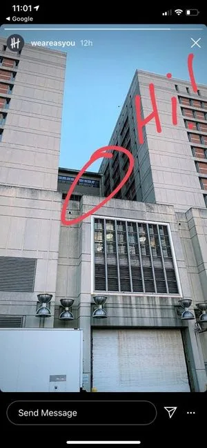 Is that Keith Alan Raniere peering out of his lonesome prison cell?