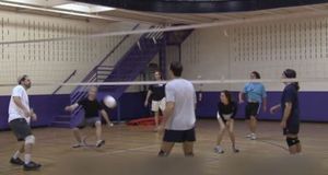 Keith Raniere playing volleyball.