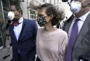 Clare Bronfman arrives at the Brooklyn courthouse. Note her skinny neck, the result of years of semi-starvation diet under Raniere's diretion.