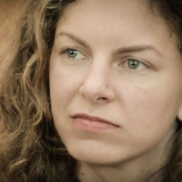 sara bronfman headshot photo