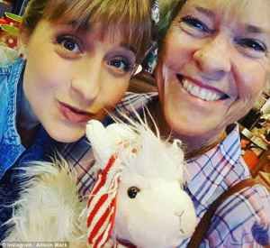 Allison during the DOS days with her mother Mindy