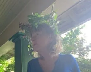 Heidi sent me this photo of herself in 2022. If it is her, she lost significant weight.