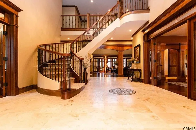 Back in the fold: Sara Bronfman’s 10,000 square foot home in Clifton Park…