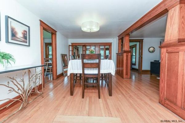 The dining area. / Lauren Salzman and her DOS recruits ate a potluck dinner together before departing for Allison Mack's house on one fateful day in March of 2017. They were then branded one-by-one with a cauterizing pen.