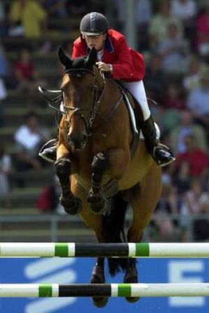 Bildnummer: 00573202  Datum: 26.06.2002  Copyright: imago/Uwe Kraft
Clare Bronfman (USA) auf Charlton; Vdig, hoch, Reiten, Reitsport, Springreiten, Hindernis CHIO Aachen 2002, Concours Hippique International Officiel, Weltfest des Pferdesports Aachen Pferdesport   Damen Einzel Deutschland Einzelbild Aktion Personen Tiere
