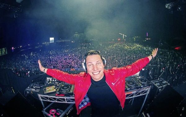 Tiesto, the highest paid DJ made more than $22 million last year and averages $250,000 per performance. It is not known if the Dutch born DJ was one of 1000 millionaires built by Keith Raniere.