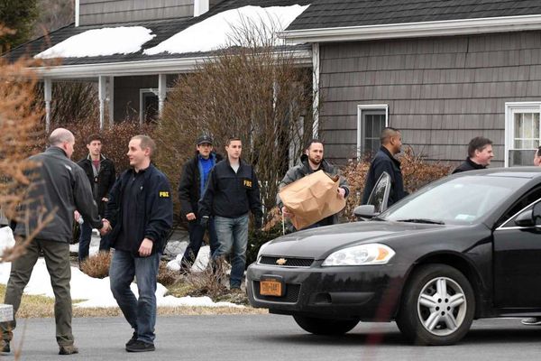 FBI Special Agent Michael Lever (L) conducting a raid on Nancy Salzman's house.