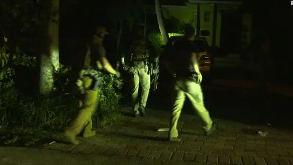 The FBI raid Roger Stone's home in Florida to arrest him. It is a gripping example of the police state.