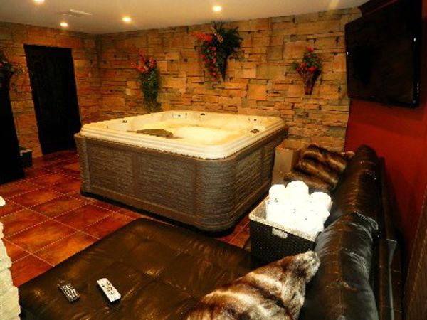 3632310de704386e34c6d6928394e444--hot-tub-room-indoor-hot-tubs
